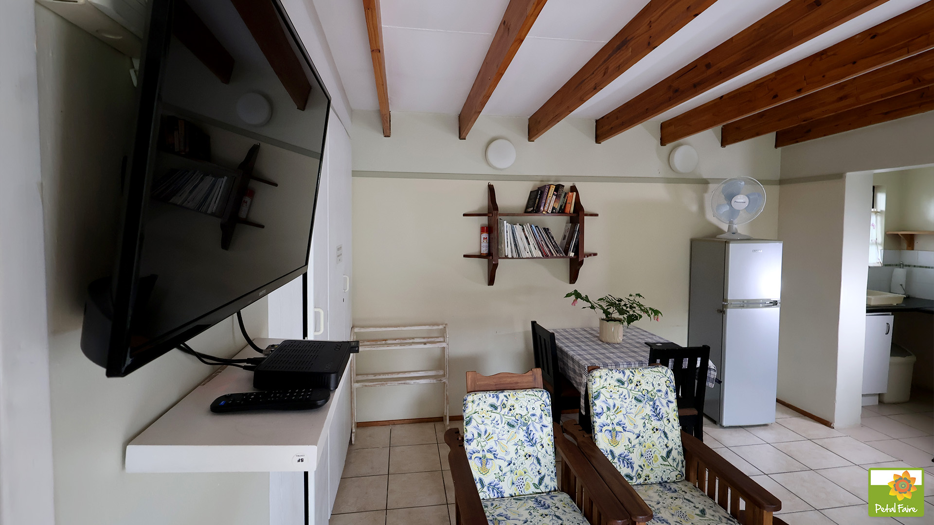 Petal Faire Cottage | Astrantia kitchen and lounge