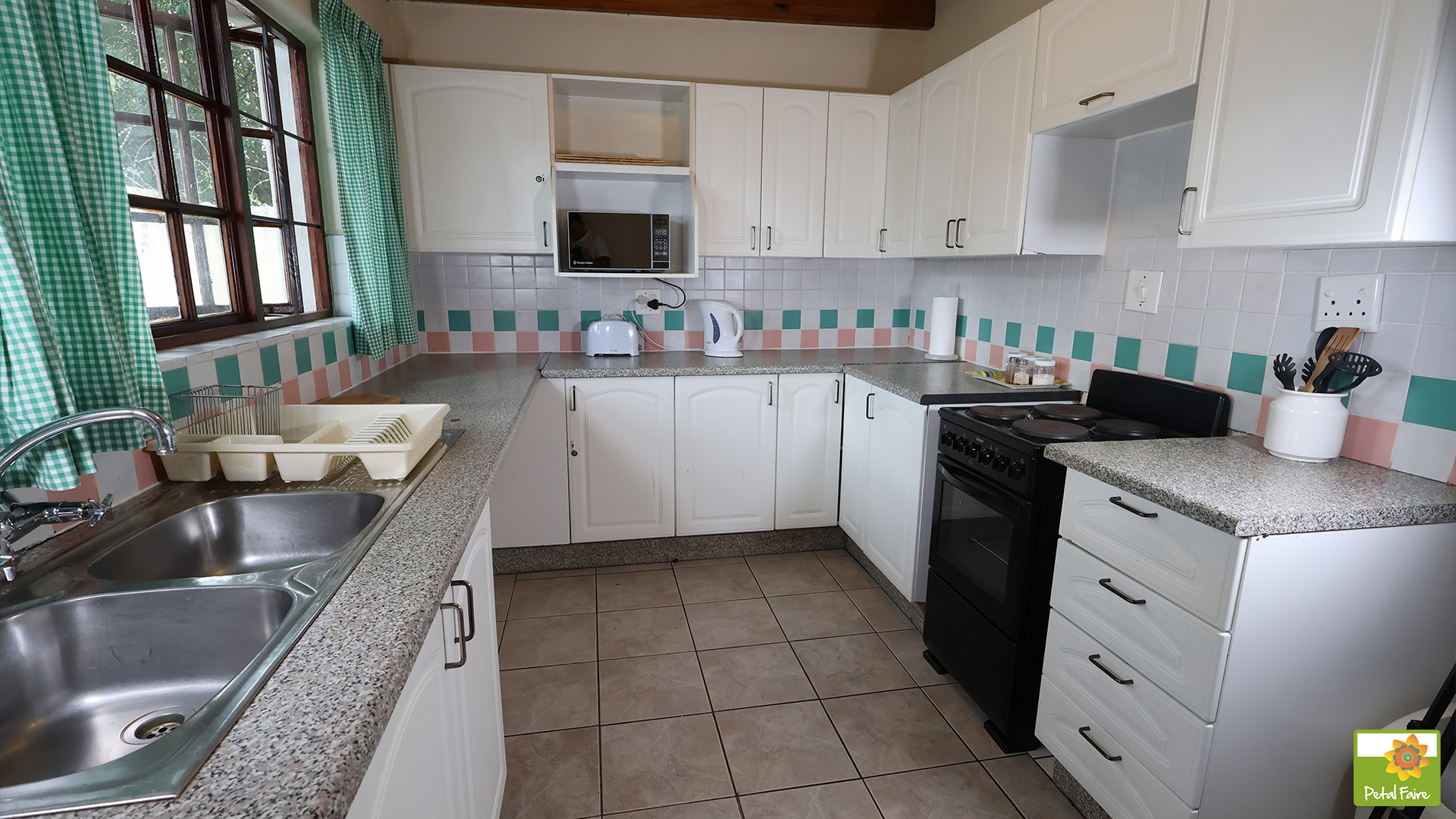 Petal Faire Cottage | Lobelia kitchen